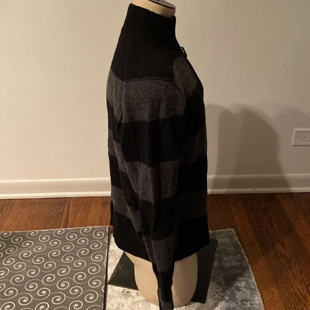 J CREW Men’s LAMBS WOOL LONG SLEEVE SWEATER Large BLACK GRAY STRIPED